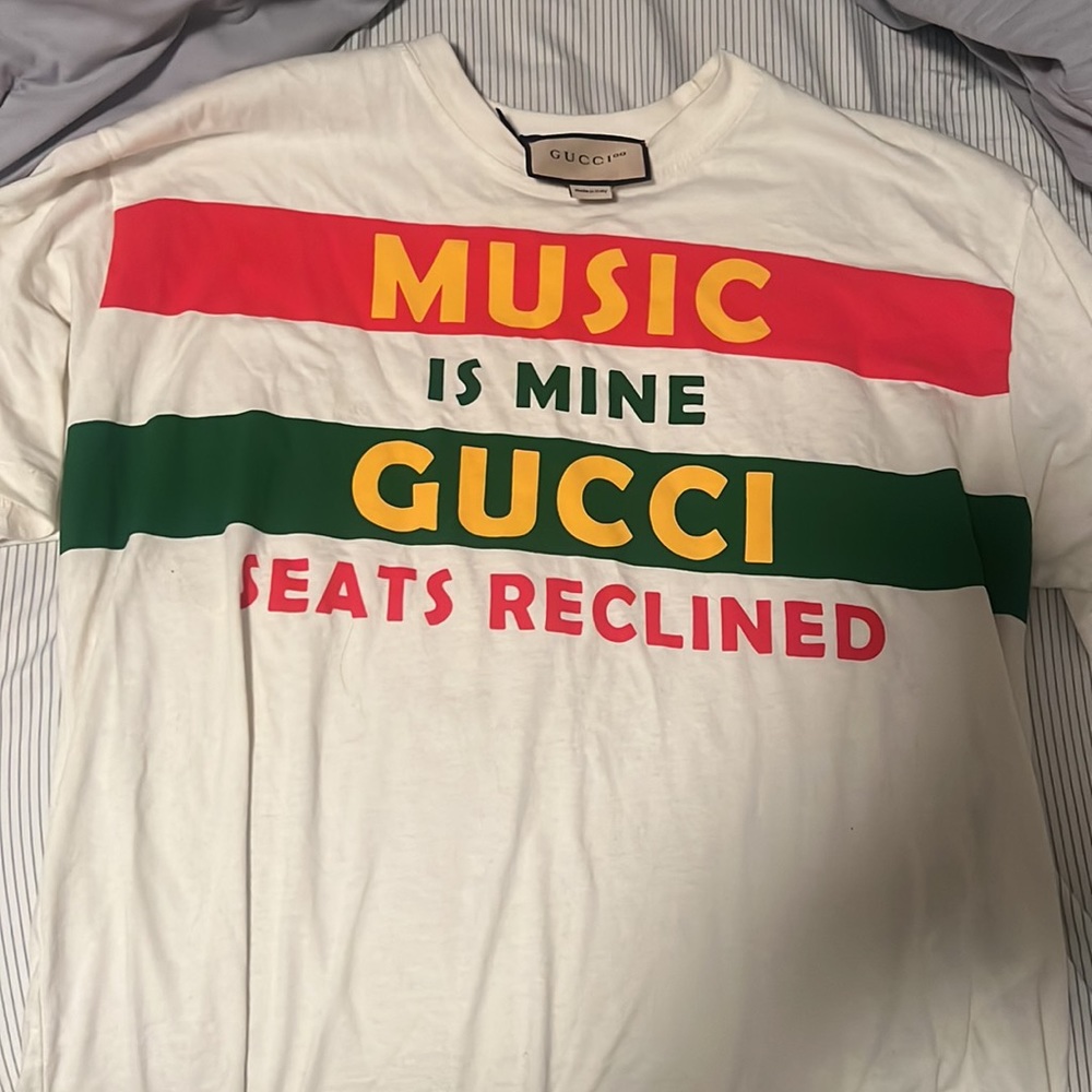 Gucci t shirt in perfect condition!! Colors white, red, green, and yellow.